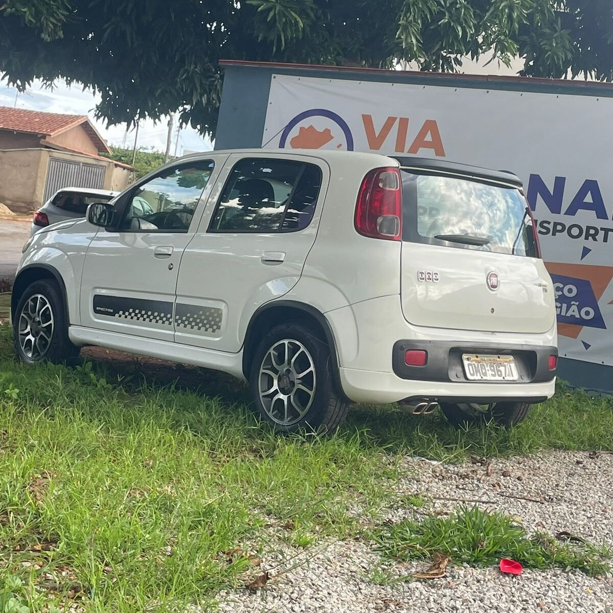 Uno Way branco limpo após serviço completo no Lava Jato Destak em Inhumas